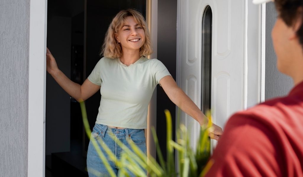 Cum să îmbunătățiți estetica ușii de intrare în apartament
