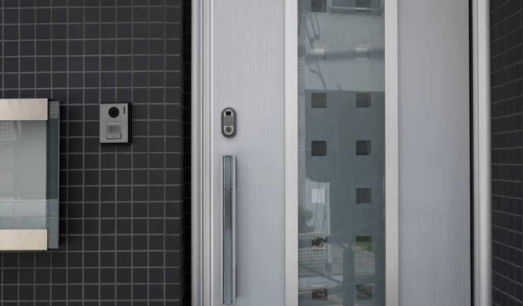 Materiale comune pentru ușile de intrare în apartament