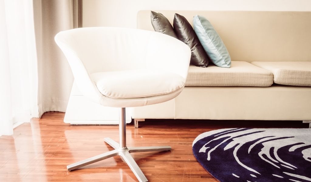 mobila de living moderna cu rafturi elegante